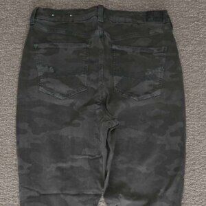 American Eagle AE Curvy Super High Rise Jegging Next Level Stretch Jeans 16 Reg